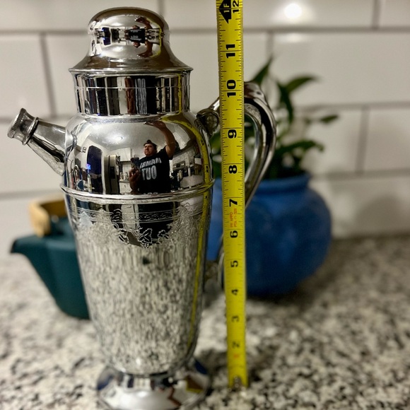 Vintage Martini Shaker Mid-Century Chrome Grapevine with a Pour spout - Picture 14 of 16